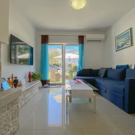 Gardenia Three Apartment